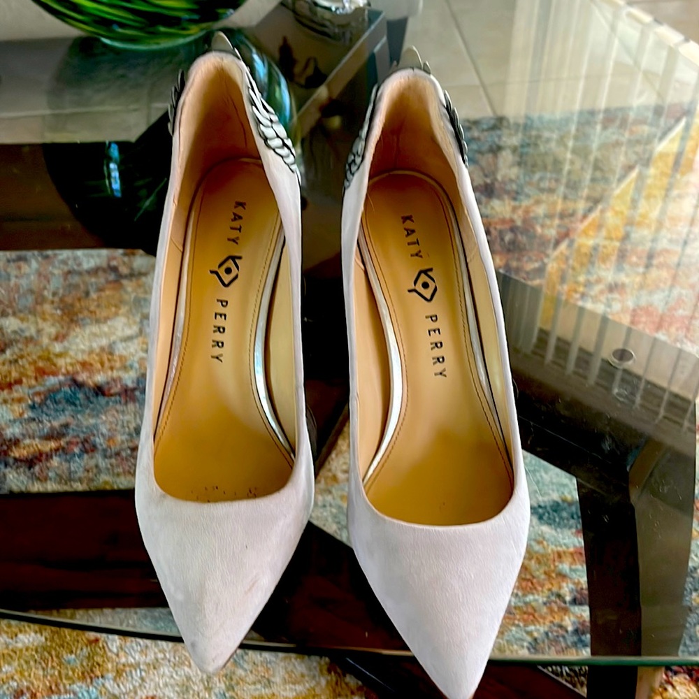 Katy Perry The Starling Wing Pumps Sz 7.5 Beige suede heels